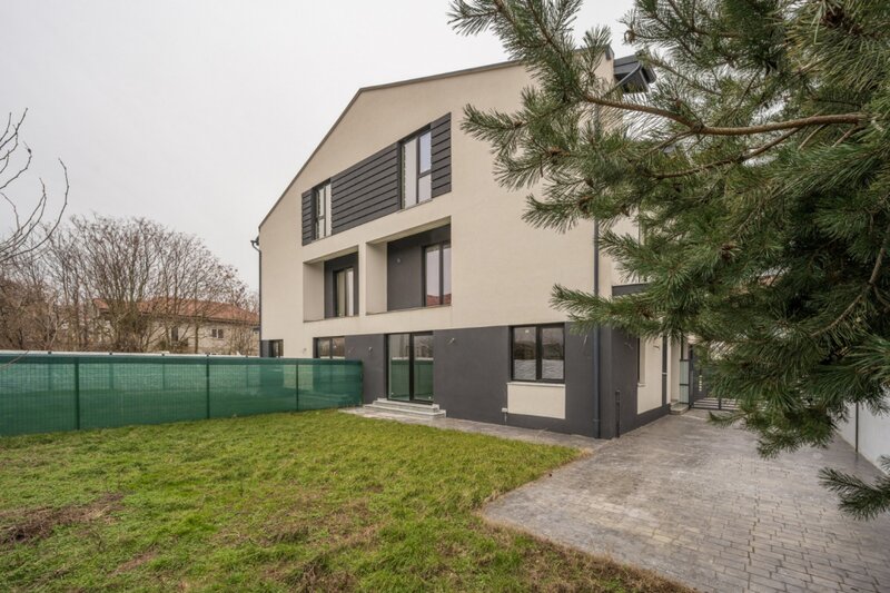 Pacii Casa se preda finisata - 4 bai - 3 dormitoare - curte - parcare -  metrou Pacii